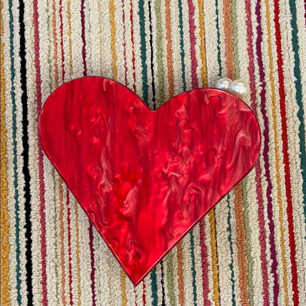 Red heart clutch with detachable chain